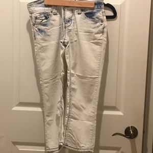 Hydraulic Whitewashed Capris